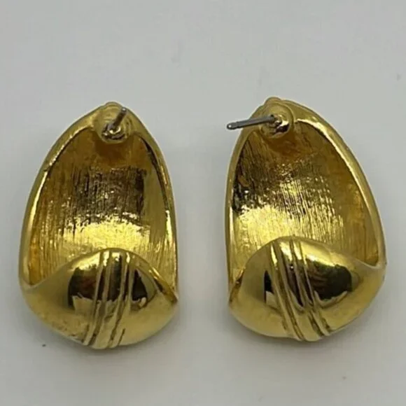 Vintage Gold Tone and Cream Enamel with Thermoset Cabochon Pierced Earrings - Picture 7 of 8